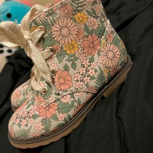 Cat & Jack boots size 11